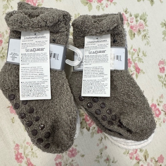 NWT Gap Baby Pj set and socks - Picture 3 of 6